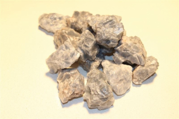 Calcit, blau Rohsteine Steinwesen im Medizinrad Steinkreisset