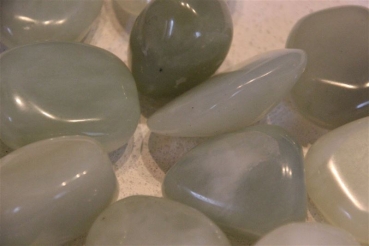 Preview: Serpentin Trommelstein Steinwesen im Medizinrad Steinkreis Set