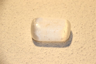 Preview: Selenit Rohsteine Steinwesen im Medizinrad Steinkreis Set