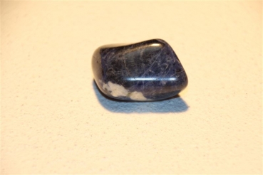 Preview: Sodalith Trommelstein Steinwesen im Medizinrad Steinkreis Set