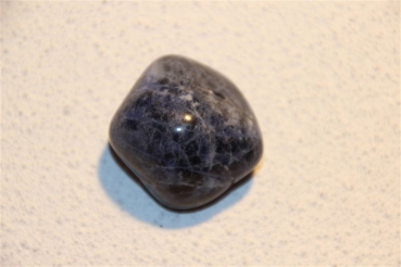 Preview: Sodalith Trommelstein Steinwesen im Medizinrad Steinkreis Set