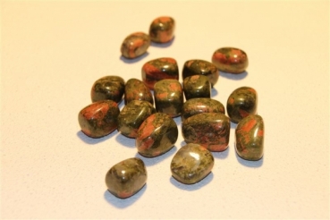 Unakit Trommelstein Steinwesen im Medizinrad Steinkreis Set