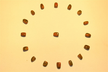 Preview: Unakit Trommelstein Steinwesen im Medizinrad Steinkreis Set