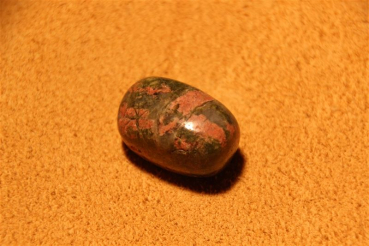 Preview: Unakit Trommelstein Steinwesen im Medizinrad Steinkreis Set