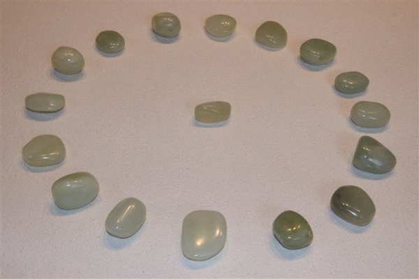 Serpentin Trommelstein Steinwesen im Medizinrad Steinkreis Set